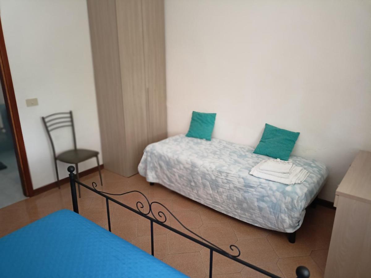 Marco - Camere Con Bagno Privato Vicino Al Centro フォリーニョ エクステリア 写真