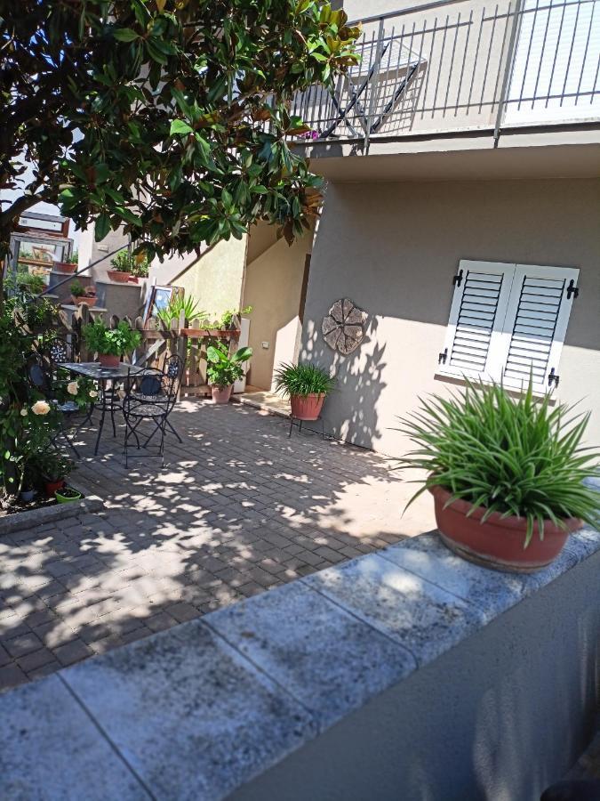 Marco - Camere Con Bagno Privato Vicino Al Centro フォリーニョ エクステリア 写真