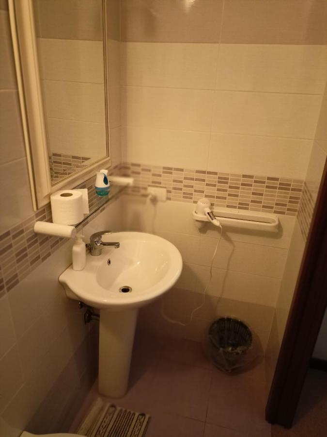 Marco - Camere Con Bagno Privato Vicino Al Centro フォリーニョ エクステリア 写真