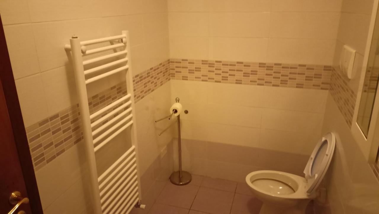 Marco - Camere Con Bagno Privato Vicino Al Centro フォリーニョ エクステリア 写真